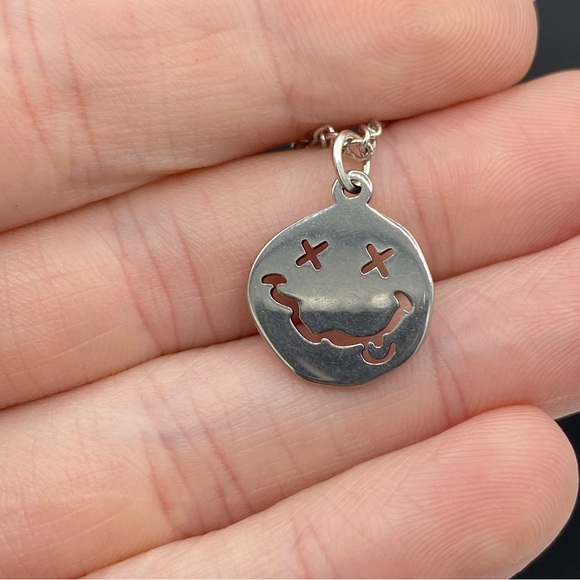 Nirvana Kurt Cobain Retro Smiley Face Silver Necklace - Picture 3 of 5